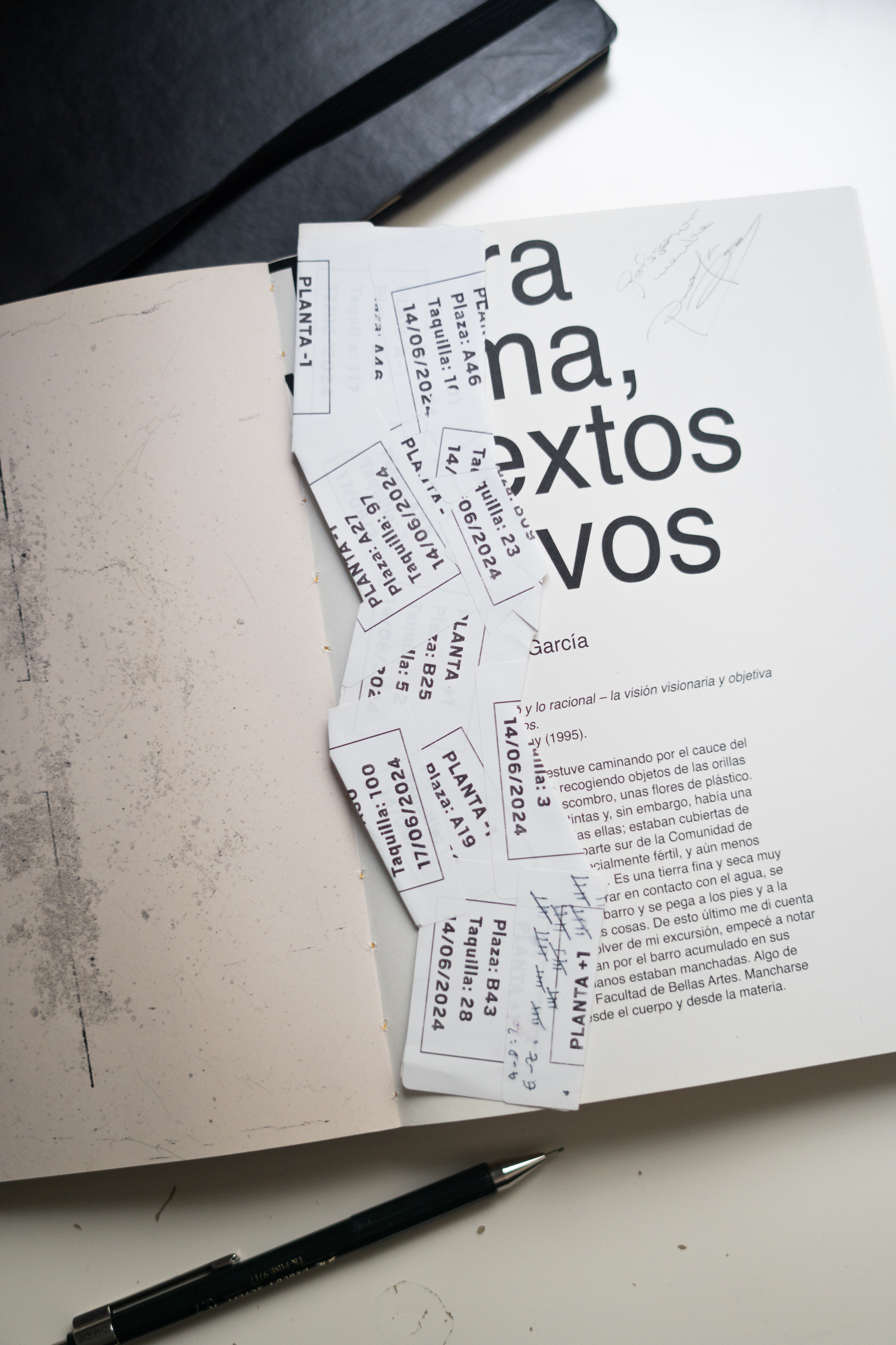 Tierra yerma; textos vivos